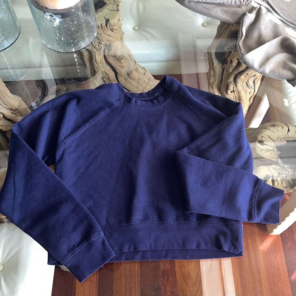 Sweatshirt top.